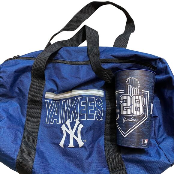 New York Yankees Duffle/Weekend/Gym Bag With Bonus Souvenir “Quest For 28” Cup - Picture 1 of 13